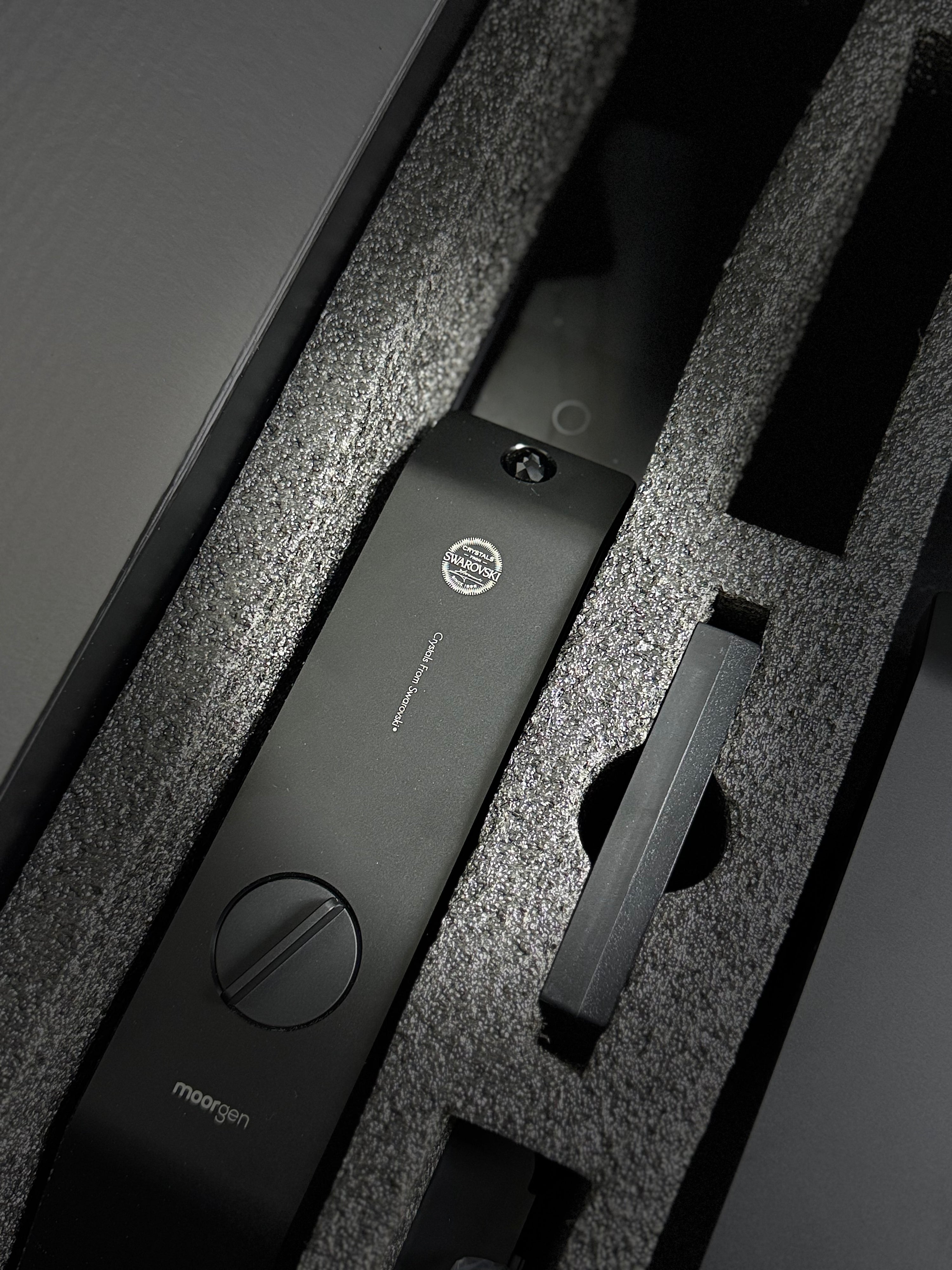 Moorgen T9 Swarovski smart lock in Mica Black with palm vein and 5 inch screen — Egypt